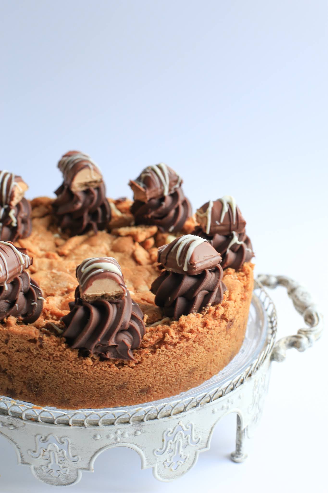 Kinderella Filled Cookie Pie